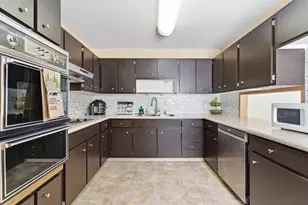 225 Dogwood Dr, Chesterton, IN 46304 - Photo 5