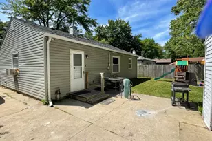 610 Davidson Ave, Michigan City, IN 46360 - Photo 3