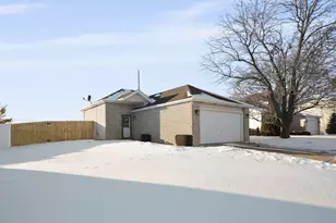 520 Pheasant Run Dr, Hobart, IN 46342 - Photo 3