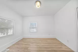 820 Brown St, Valparaiso, IN 46383 - Photo 9