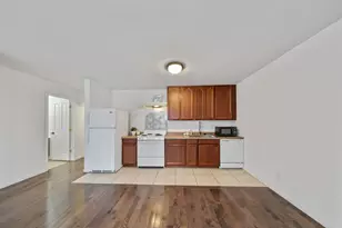 357 S Greenwich St, Valparaiso, IN 46383 - Photo 5