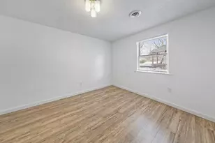 361 Locust St, Valparaiso, IN 46383 - Photo 7