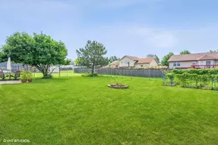 1325 W 75th Pl, Merrillville, IN 46410 - Photo 17