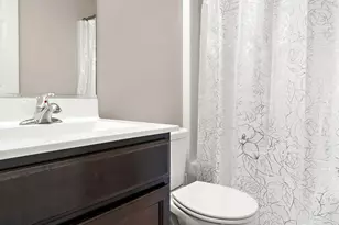 1089 Lakeview Dr, Hobart, IN 46342 - Photo 15