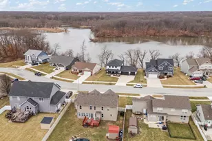 1089 Lakeview Dr, Hobart, IN 46342 - Photo 3