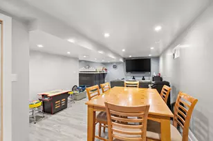 1089 Lakeview Dr, Hobart, IN 46342 - Photo 17