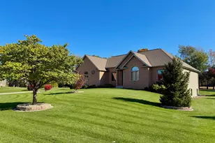 2651 Woodbine Dr, Valparaiso, IN 46383 - Photo 5