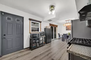 2812 W 60th Dr, Merrillville, IN 46410 - Photo 9