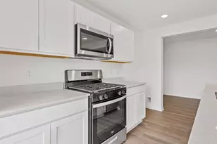 577 Cressmoor Blvd, Hobart, IN 46342 - Photo 5