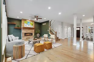 1070 Lakeview Dr, Hobart, IN 46342 - Photo 5