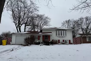 1412 N Dwiggins Ave, Griffith, IN 46319 - Photo 1