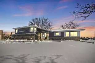 284 Castlewood Dr, Valparaiso, IN 46385 - Photo 1