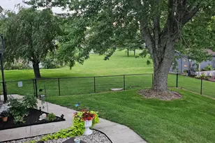 284 Castlewood Dr, Valparaiso, IN 46385 - Photo 13