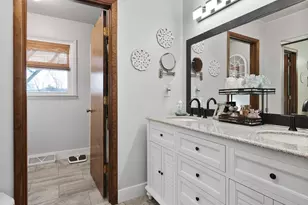 284 Castlewood Dr, Valparaiso, IN 46385 - Photo 37