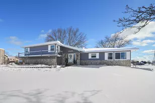 284 Castlewood Dr, Valparaiso, IN 46385 - Photo 3