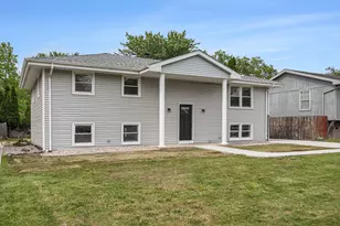 1819 Magnolia Ln, Munster, IN 46321 - Photo 3