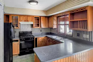 1538 Lake St, Hobart, IN 46342 - Photo 3