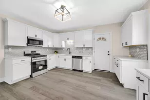 806 Lawrence St, La Porte, IN 46350 - Photo 3