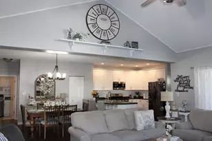 9090 Norris Dr, Hobart, IN 46342 - Photo 5