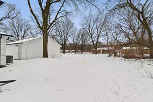 984 Stevenson St, Gary, IN 46406 - Photo 17