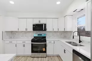 2417 Hickory Dr, Dyer, IN 46311 - Photo 5