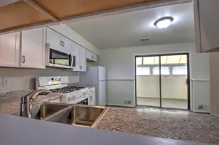 2302 Yorktowne Dr, Valparaiso, IN 46383 - Photo 11