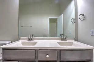 2302 Yorktowne Dr, Valparaiso, IN 46383 - Photo 27