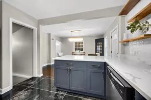 4656 Jefferson Pl, Gary, IN 46408 - Photo 5