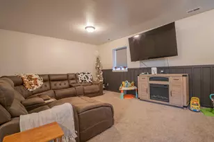 695 Cross Meadows Dr, Valparaiso, IN 46385 - Photo 15