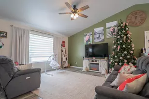 695 Cross Meadows Dr, Valparaiso, IN 46385 - Photo 3