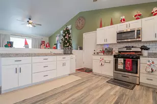 695 Cross Meadows Dr, Valparaiso, IN 46385 - Photo 5