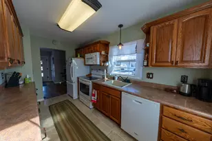 903 W Grove St, Rensselaer, IN 47978 - Photo 5