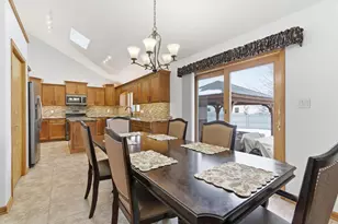 713 N Robin Ct, Griffith, IN 46319 - Photo 5