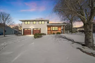 615 Mississinewa St, Chesterton, IN 46304 - Photo 1