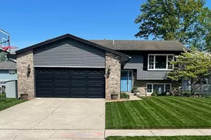 401 N Lillian St, Griffith, IN 46319 - Photo 1