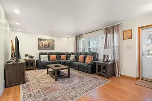 319 Michele Ave, Crown Point, IN 46307 - Photo 7