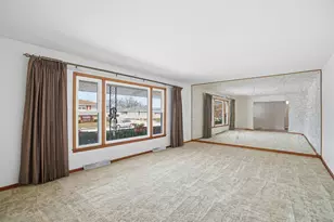 437 Fairview Ave, Crown Point, IN 46307 - Photo 3