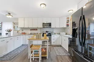 9960 Wildwood Pl, Demotte, IN 46310 - Photo 11