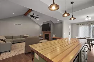 8183 Old Oak Dr, Demotte, IN 46310 - Photo 9