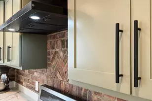 8183 Old Oak Dr, Demotte, IN 46310 - Photo 11