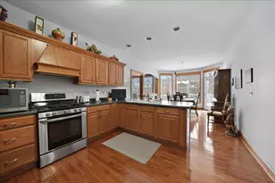 430 Oak Breeze Dr, Valparaiso, IN 46383 - Photo 7