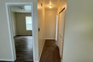 550 S Wayne St, Gary, IN 46403 - Photo 9