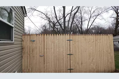 550 S Wayne Street, Gary, IN 46403 - Photo 15