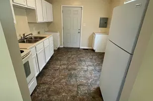 550 S Wayne St, Gary, IN 46403 - Photo 3