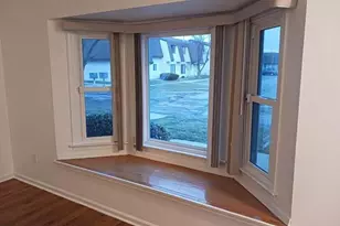 6070 Pennsylvania Dr, Merrillville, IN 46410 - Photo 5