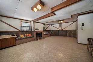 805 W Wilson St, Hebron, IN 46341 - Photo 19