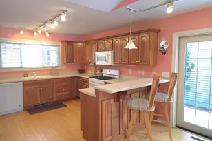 139 Shorewood Dr, Michigan City, IN 46360 - Photo 3