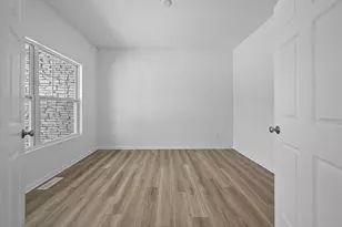 22 Levanno Dr, Crown Point, IN 46307 - Photo 3