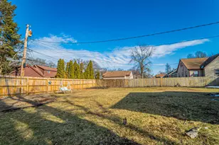 2627 Clough Ave, Highland, IN 46322 - Photo 17