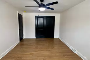 8611 Lakewood Ave, Gary, IN 46403 - Photo 17